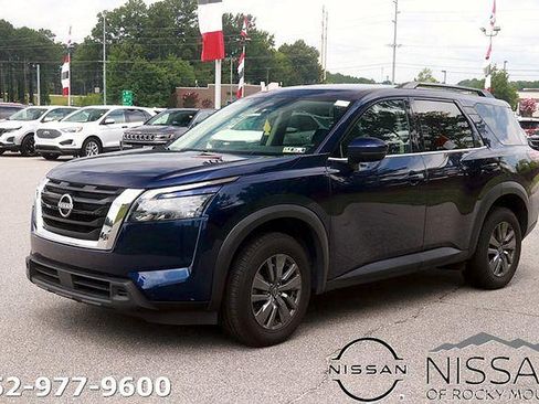 Certified 2025 Nissan Pathfinder SV AWD/4WD image 3