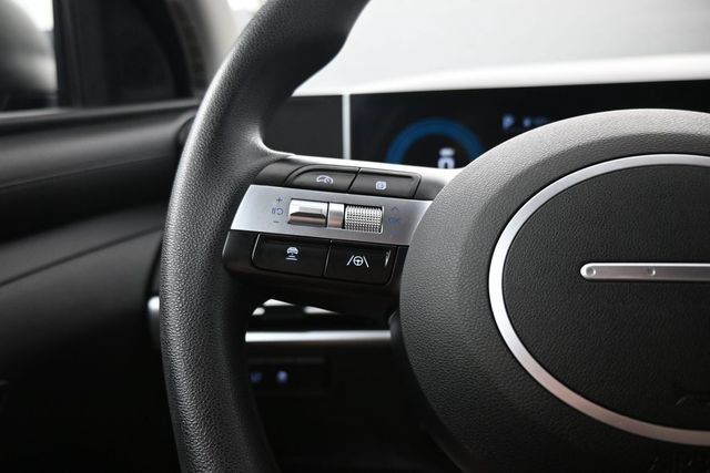 Used 2025 Hyundai Tucson SEL FWD image 16