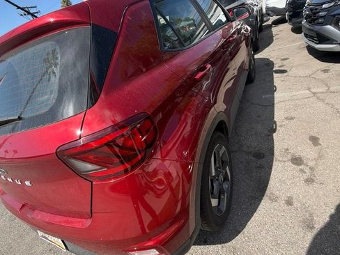 Used 2025 Hyundai Venue SEL FWD image 10