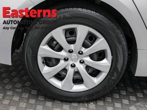 Used 2023 Toyota Corolla LE image 29