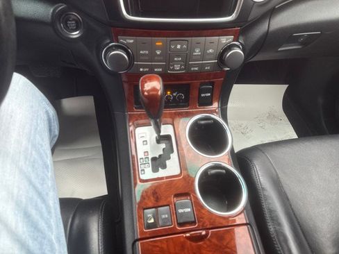 Used 2013 Toyota Highlander Limited image 18