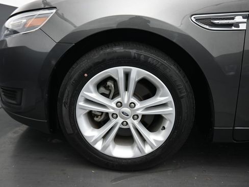 Used 2018 Ford Taurus SE image 45