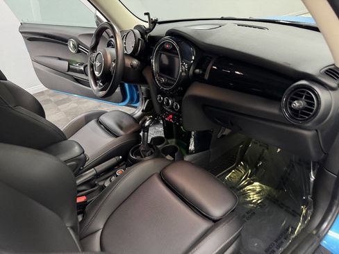 Used 2019 MINI Cooper S w/ Signature Upholstery Package image 46