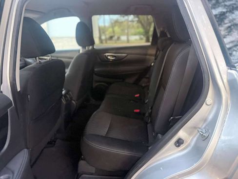 Used 2018 Nissan Rogue SV image 11