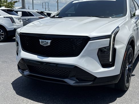 Certified 2025 Cadillac XT4 Sport w/ LPO, Onyx Lite Package FWD image 9