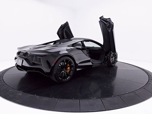 Used 2026 McLaren Artura RWD image 26