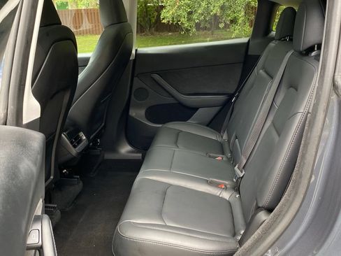 Used 2023 Tesla Model Y AWD image 19