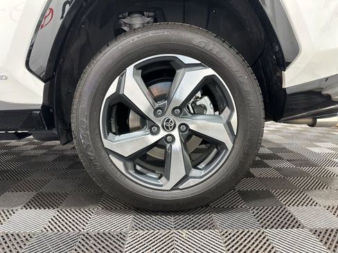 Used 2025 Toyota RAV4 SE image 27