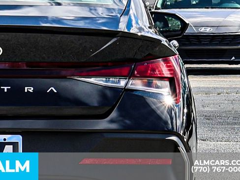 Used 2025 Hyundai Elantra Sport image 15