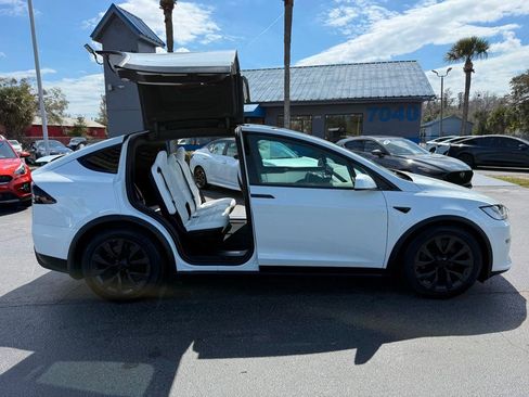 Used 2022 Tesla Model X image 4