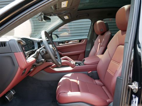 New 2025 Porsche Cayenne S image 5
