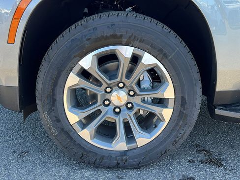 New 2026 Chevrolet Suburban LS w/ LPO, Get Active Package image 10