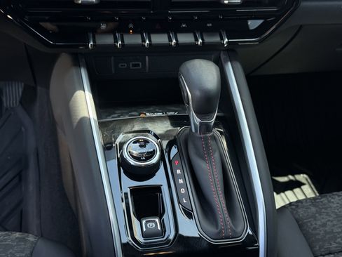 Used 2024 Chevrolet Colorado Z71 w/ Z71 Convenience Package 2 image 22