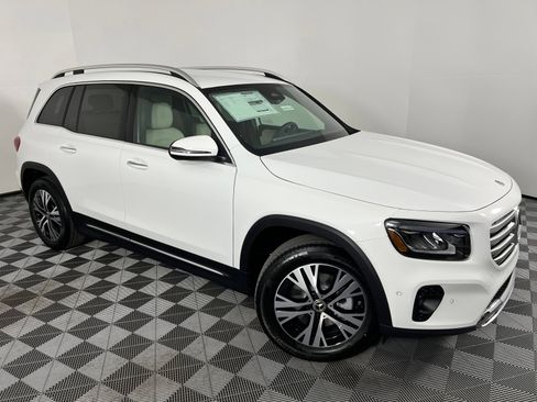 Used 2025 Mercedes-Benz GLB 250 image 2