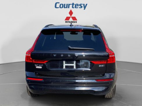 Used 2023 Volvo XC60 B5 Core AWD/4WD image 4