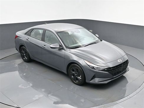 Used 2023 Hyundai Elantra SEL image 18