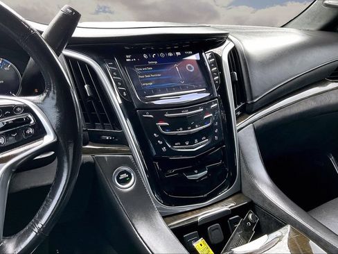 Used 2020 Cadillac Escalade Platinum RWD image 9