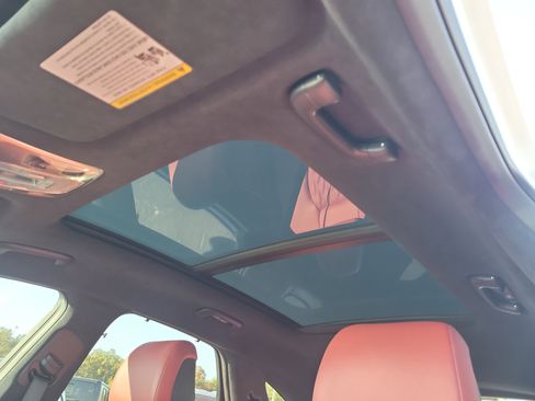 Used 2025 Genesis GV70 3.5T Sport w/ Sport Prestige Package image 19