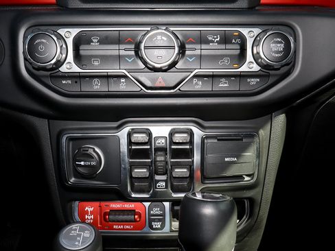 Used 2021 Jeep Wrangler Unlimited Rubicon AWD/4WD image 12