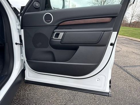 New 2025 Land Rover Discovery Dynamic SE image 15