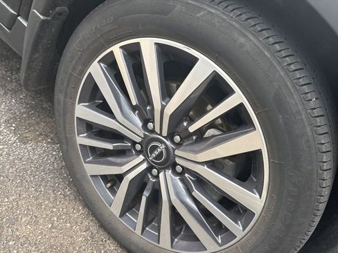 Used 2024 Nissan Kicks SV image 3