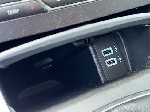 Used 2018 Ford Edge Titanium w/ Equipment Group 301A AWD/4WD image 27