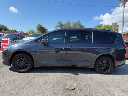 Used 2020 Chrysler Pacifica Touring-L AWD/4WD image 4