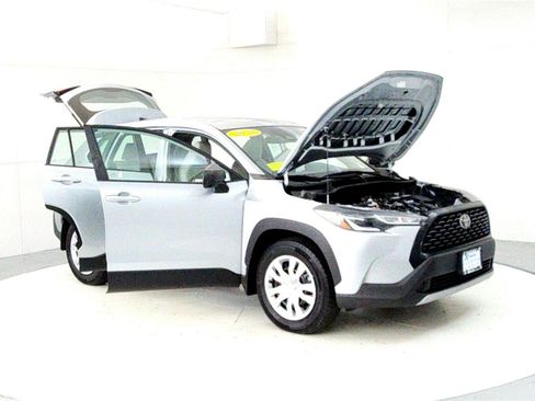 Certified 2023 Toyota Corolla Cross L image 12