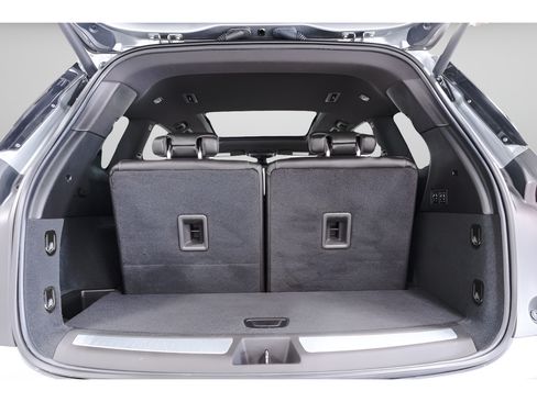 Used 2023 Cadillac XT6 Premium Luxury FWD image 44
