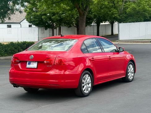 Used 2012 Volkswagen Jetta SE FWD image 4