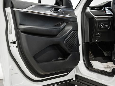 New 2025 Jeep Grand Cherokee Limited image 35