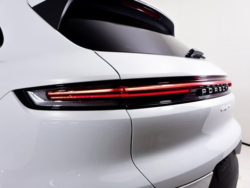 Used 2025 Porsche Cayenne image 10