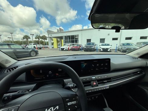 Used 2025 Kia K4 FWD image 32