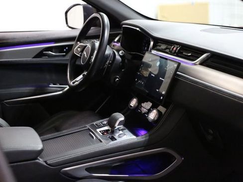 Used 2024 Jaguar F-PACE R-Dynamic S image 28