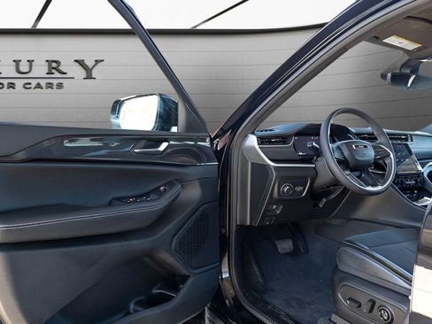 Used 2023 Jeep Grand Cherokee Altitude AWD/4WD image 33