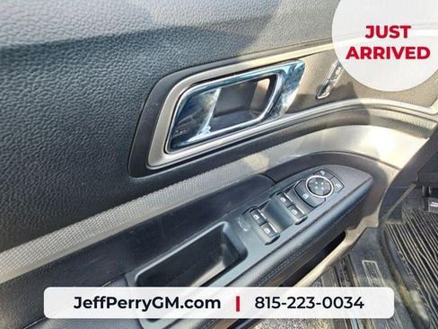 Used 2017 Ford Explorer XLT w/ Equipment Group 202A AWD/4WD image 19