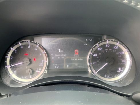 Used 2023 Toyota Highlander XLE AWD/4WD image 25