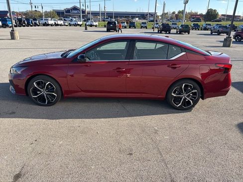 New 2025 Nissan Altima 2.5 SR FWD image 5