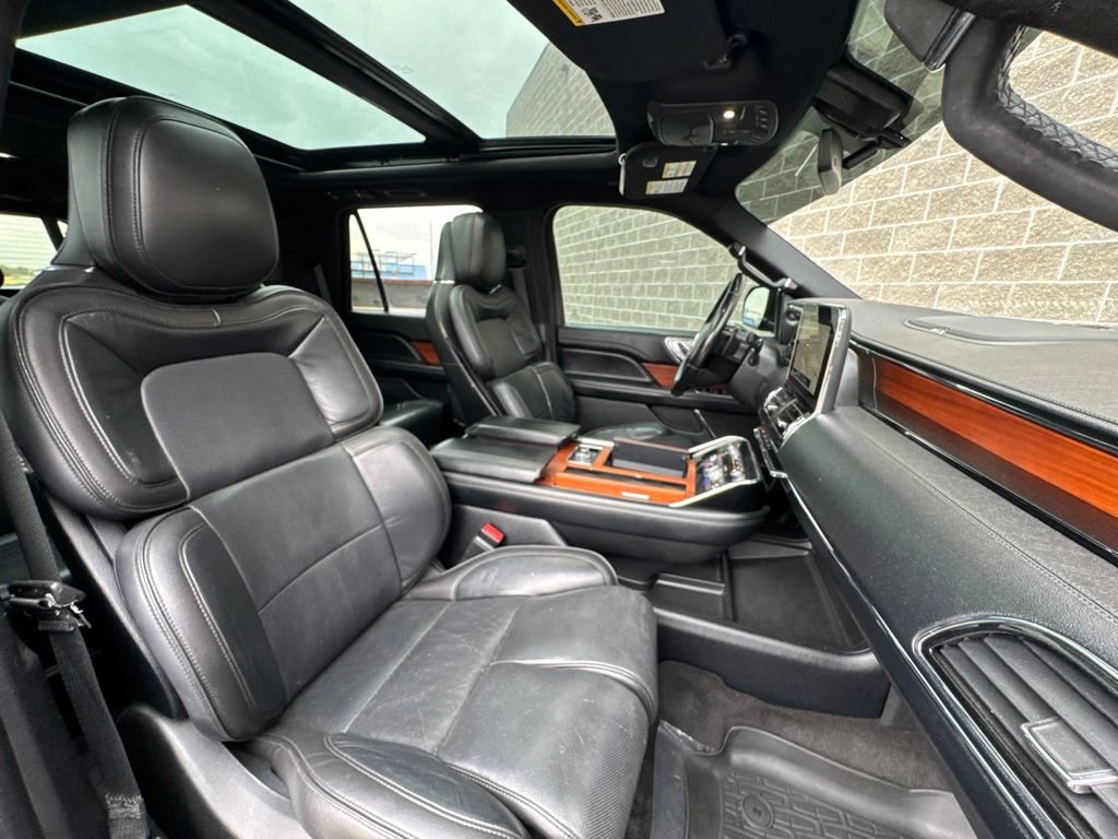 Used 2018 Lincoln Navigator Reserve AWD/4WD image 38