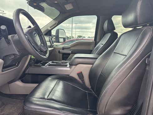 Used 2022 Ford F250 XLT w/ Black Appearance Package AWD/4WD image 10