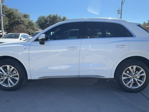 Certified 2025 Audi Q3 2.0T Premium image 4