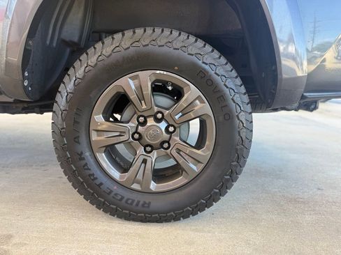 Used 2016 Toyota Tacoma TRD Sport w/ Towing Package image 11