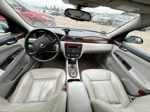 Used 2009 Chevrolet Impala LT w/ Luxury Edition Package FWD image 25