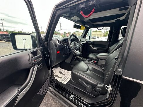 Used 2016 Jeep Wrangler Rubicon AWD/4WD image 11
