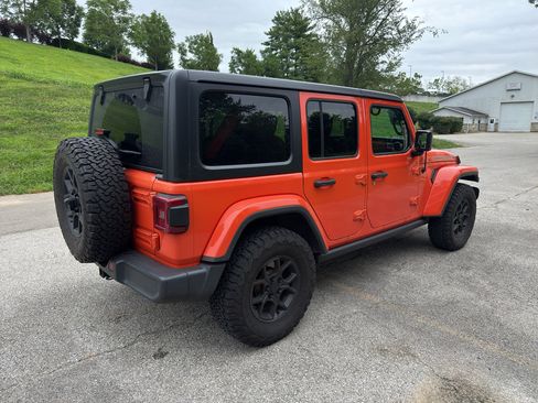 Used 2018 Jeep Wrangler Unlimited Sahara w/ Dual Top Group AWD/4WD image 5