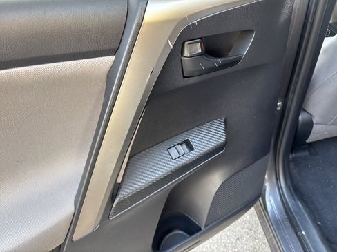 Used 2014 Toyota RAV4 LE image 5