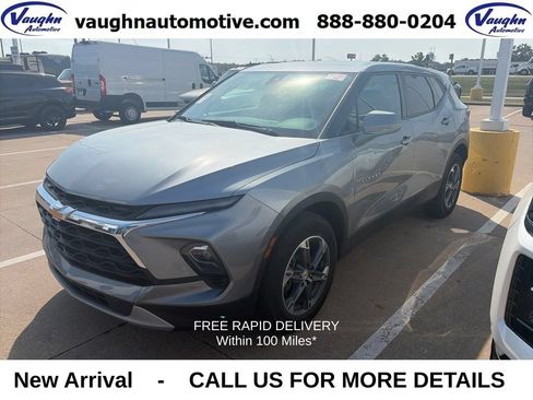 Used 2025 Chevrolet Blazer LT FWD image 1