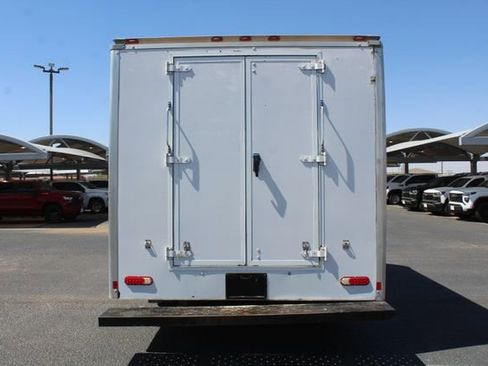 Used 2017 Chevrolet Express 3500 image 4