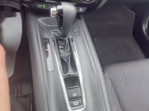 Used 2018 Honda HR-V LX image 13