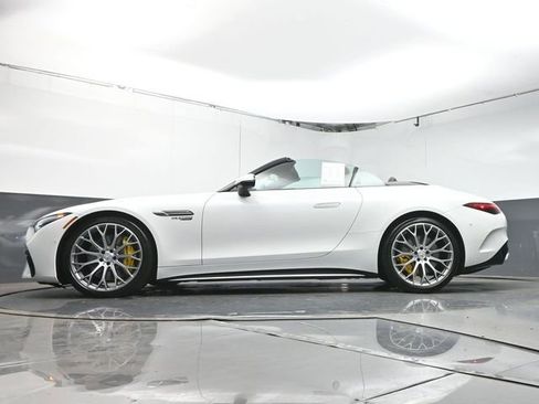 Used 2023 Mercedes-Benz SL 63 AMG 4MATIC image 31